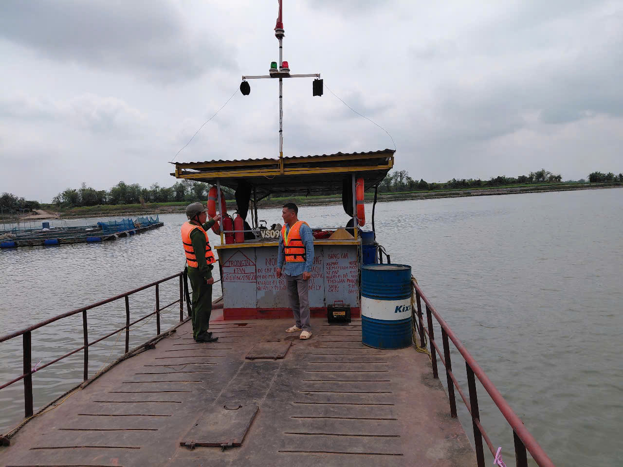 Công an xã Tuệ Tĩnh tăng cường công tác bảo đảm an toàn giao thông đường thủy trong mùa mưa bão